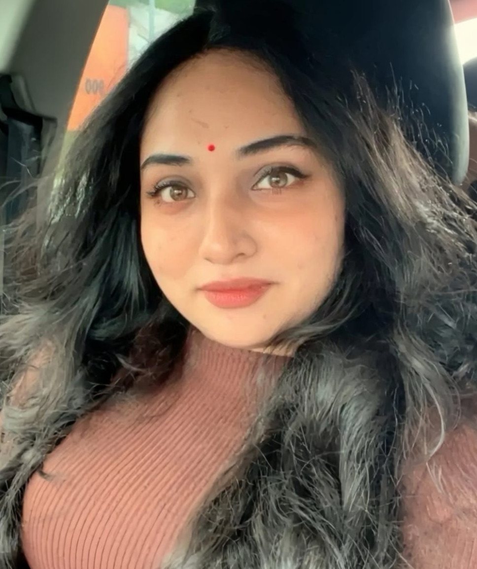 স্বামীর সামনে দুই পুরুষের ভোগ